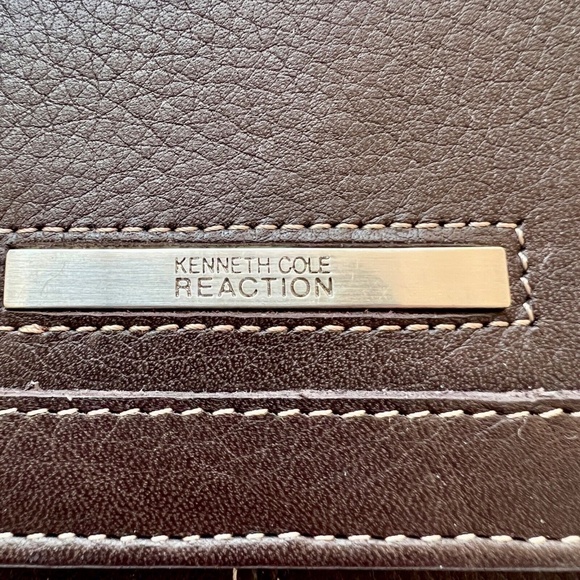 Kenneth Cole Reaction Wallet Tri Fold Brown 14 Card Slots DL Bills Zip Coin Comp - Picture 3 of 6